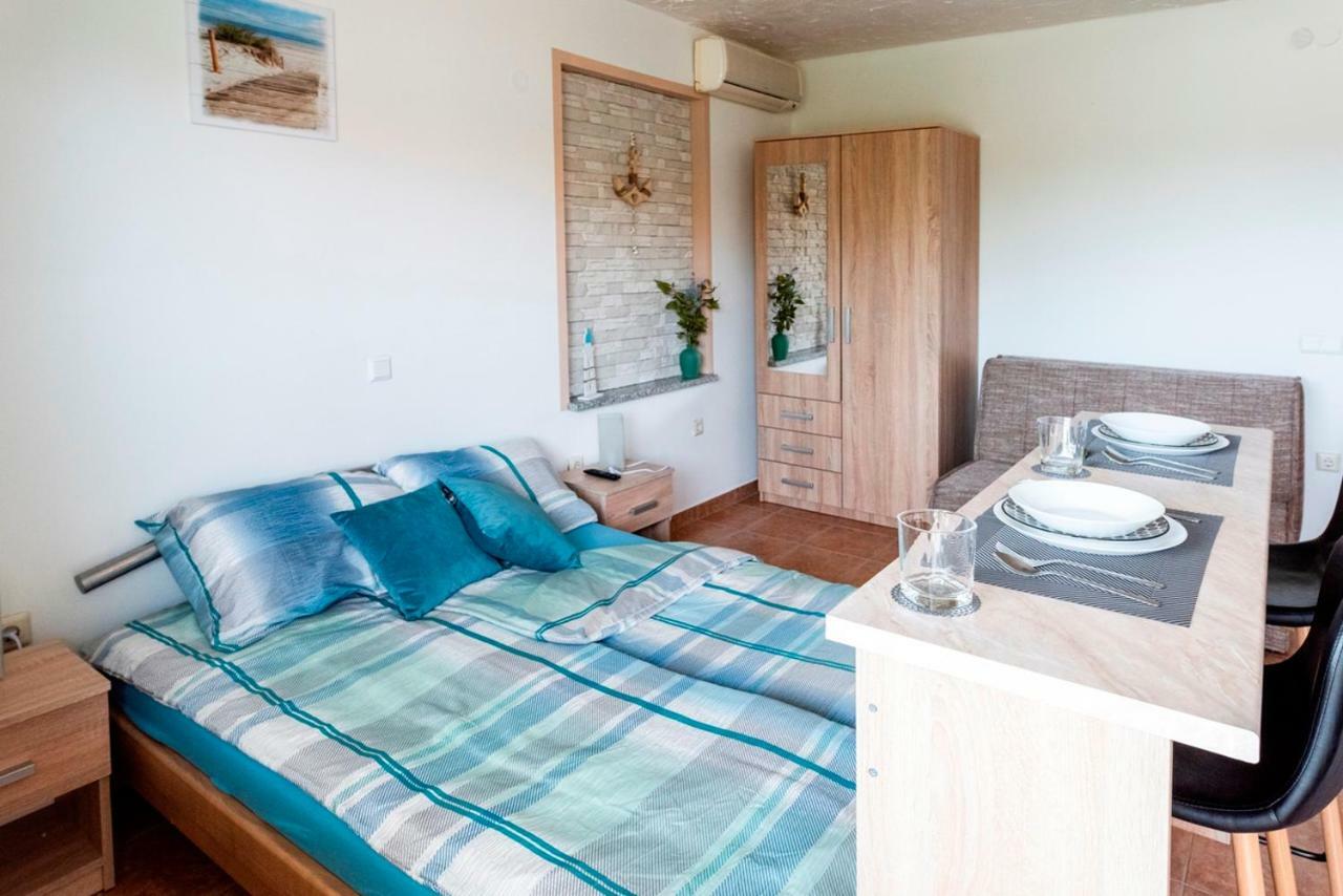Lavanda Apartments&Studios Pinezići Εξωτερικό φωτογραφία